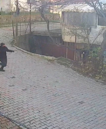Arnavutköy’de film sahnelerini aratmayan gasp: Kaçan şüpheli "Ayağına sıkarım" diye tehdit etti