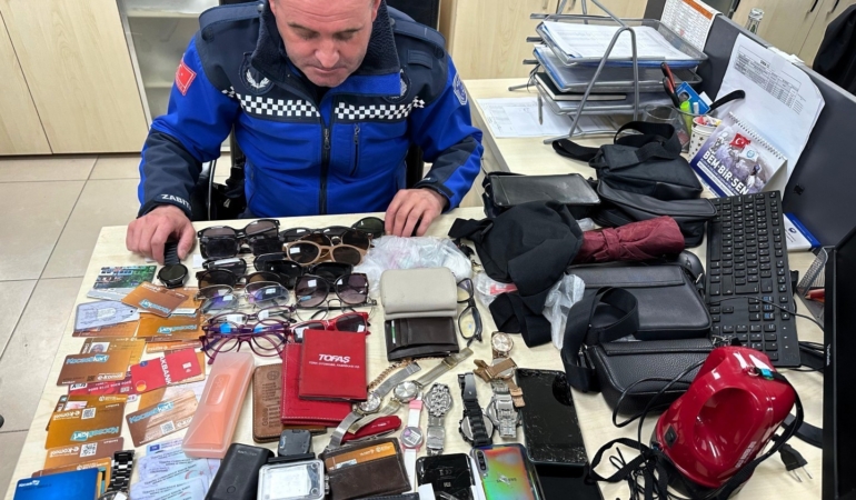 Kocaeli’de kayıp eşyalar "Alo 153" ile sahiplerini bekliyor