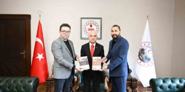 "Dünden Bugüne Kırklareli" eseri Vali Turan’a takdim edildi