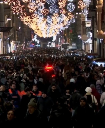 İstiklal Caddesi’ndeki yoğunluk havadan görüntülendi