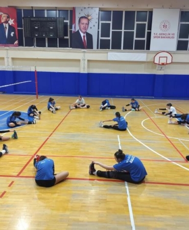 Bilecik’te spor okullarında voleybol antrenmanları sürüyor