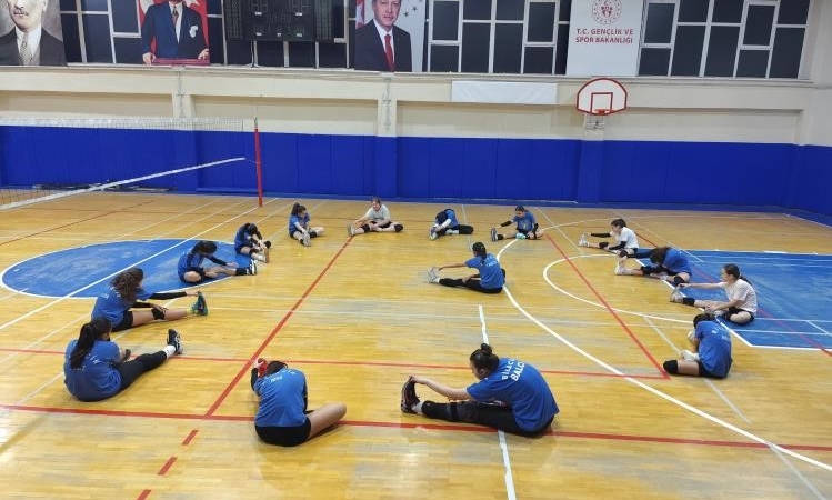 Bilecik’te spor okullarında voleybol antrenmanları sürüyor