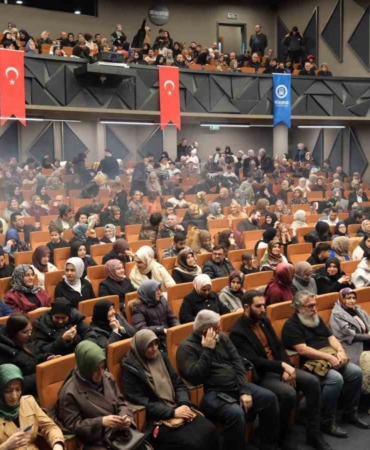 Yıldırım’da İmam-ı Azam Ebu Hanife oyununa yoğun ilgi