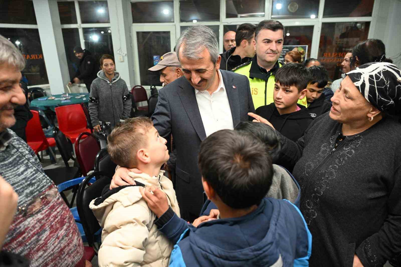 Edirne Valisi Sezer’den çocuklar eşofman, yaşlı kadın tekerlekli sandalye istedi