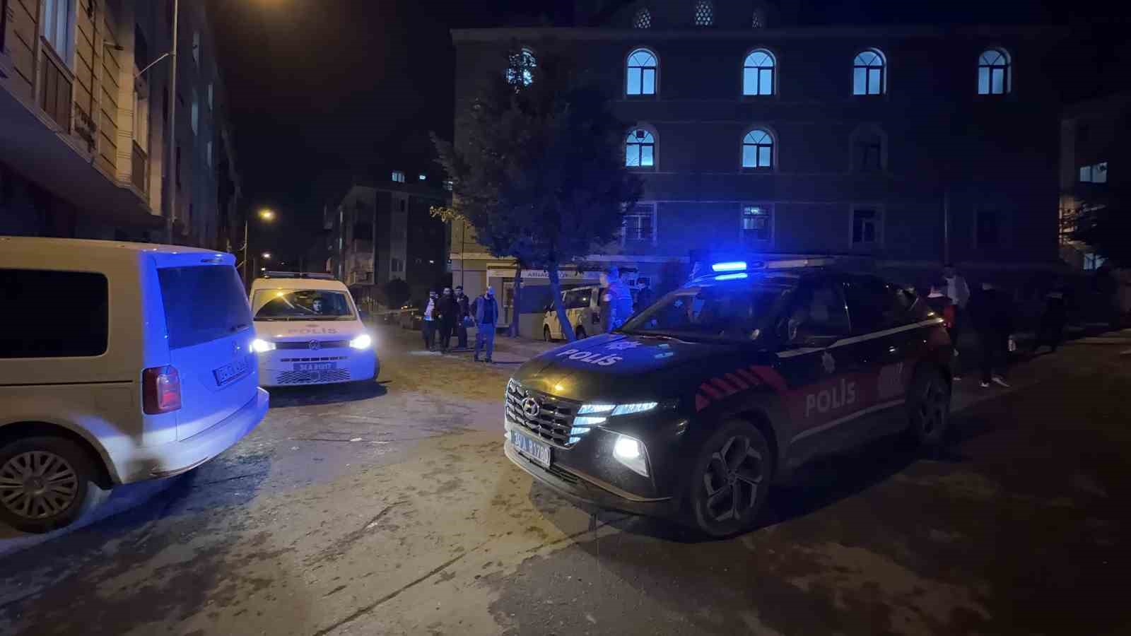 Arnavutköy’de silahlı saldırı: 1’i çocuk 2 yaralı