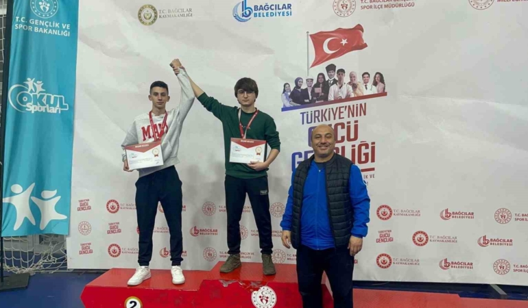 İhlas Koleji Güreş Takımı, İstanbul Şampiyonası’nda çifte başarıya imza attı