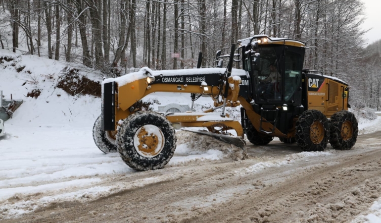 Osmangazi’de karla kapanan yollara anında müdahale