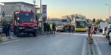 Şişli’de bir araç, kaldırımda yürüyen vatandaşların arasına daldı. Kazada yaralananların olduğu öğrenilirken, olay yerine çok sayıda polis, sağlık ve itfaiye ekipleri sevk edildi. Ekiplerin çalışmaları sürüyor.