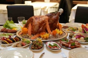 Yeni yıl akşamının lezzeti kestaneli bademli Sahan yılbaşı hindisi