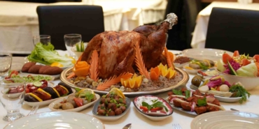 Yeni yıl akşamının lezzeti kestaneli bademli Sahan yılbaşı hindisi