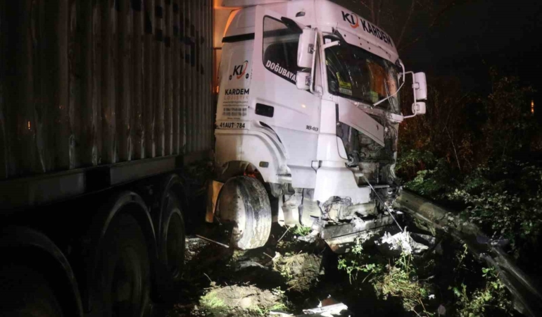 D-650 kara yolunda zincirleme kaza: 12 yaralı