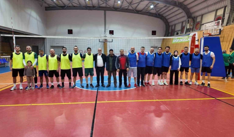 Darıca’da kurumlar arası voleybol turnuvası heyecanı başladı