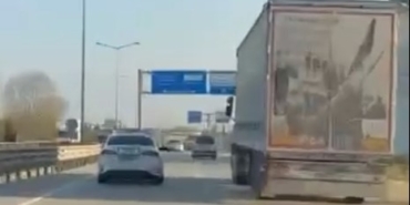 Tehlike saçan tır şoförünü silah doğrultup durdurdular