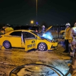 Beyoğlu’nda seyir halindeki ticari taksi alev alev yandı