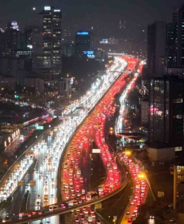 İstanbul’da trafik durma noktasına geldi: Yağmurun etkisi ile yoğunluk yüzde 90’a ulaştı
