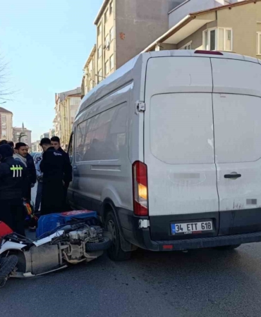 Motosikletten düşen kurye yaralandı