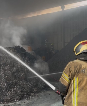 Bursa’da metal geri dönüşüm fabrikasında yangın paniği