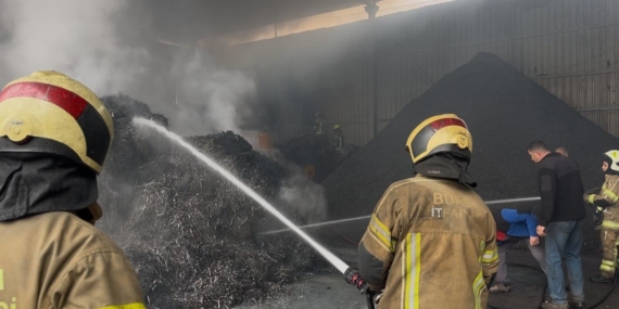 Bursa’da metal geri dönüşüm fabrikasında yangın paniği