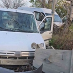 Servis minibüsü hafif ticari araçla çarpıştı: 11 yaralı