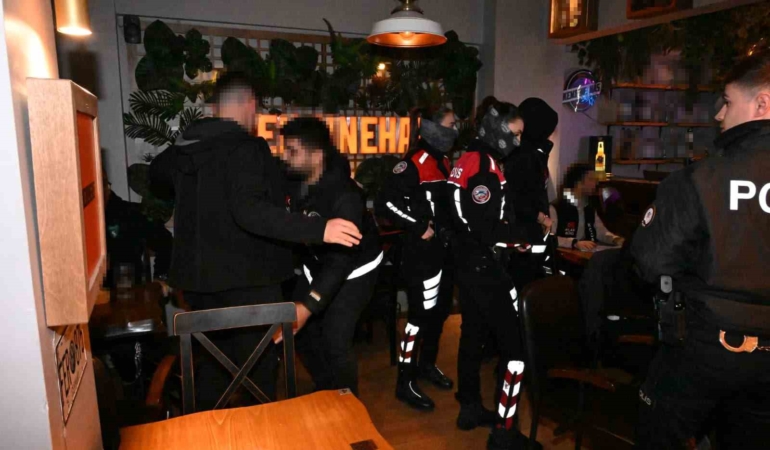 Barlar sokağı abluka altında: 428 kişi sorgulandı