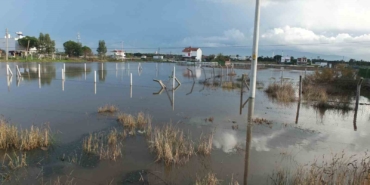 Burhaniye de yazlıklar su altında kaldı