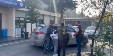 Fatih’te sürücü bekçiye çarpıp kaçtı