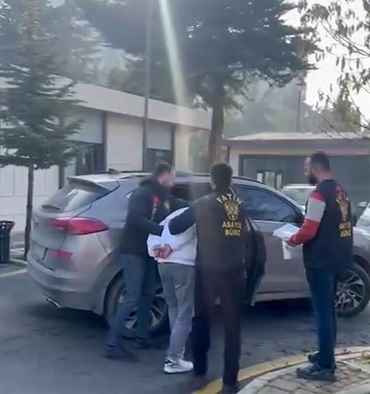 Fatih’te sürücü bekçiye çarpıp kaçtı