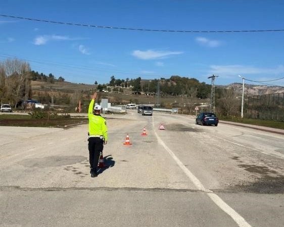 Yenipazar’da trafik güvenliği denetimleri aralıksız sürdürülüyor