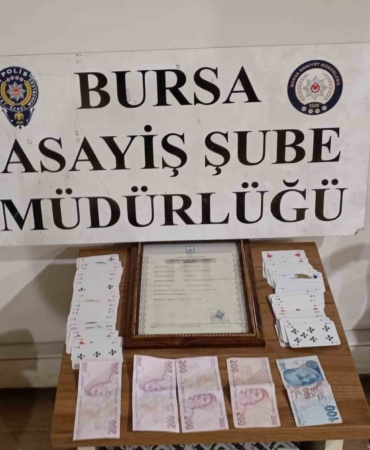 Bursa’da 300 polisle uygulama: Mekanlar denetlendi, kumar masaları çökertildi