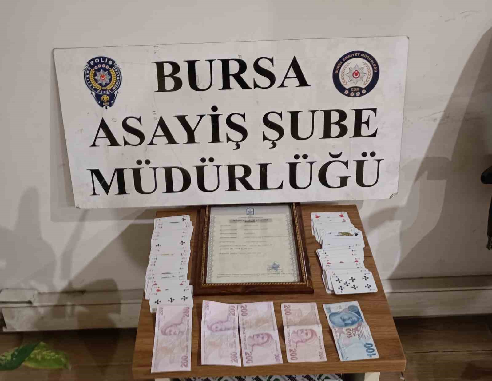 Bursa’da 300 polisle uygulama: Mekanlar denetlendi, kumar masaları çökertildi