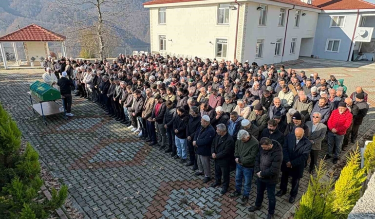 Otomobilin çarpması neticesinde hayatını kaybeden şahıs defnedildi