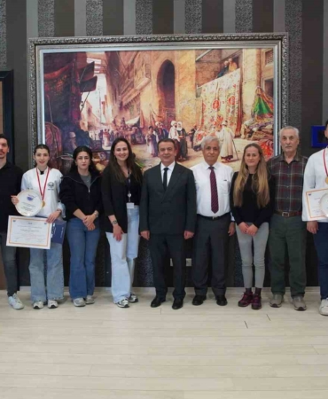 İGÜ öğrencilerinden Uluslararası Gastronomi Festivali’nde altın madalya başarısı