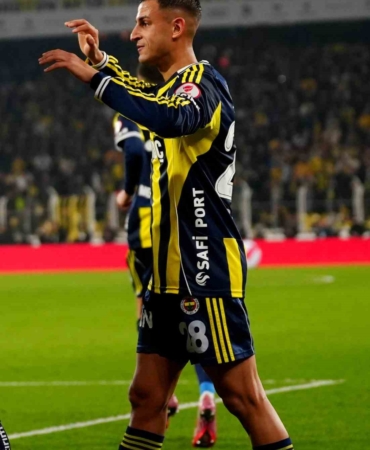 Bartuğ Elmaz, derbiye devam edemedi