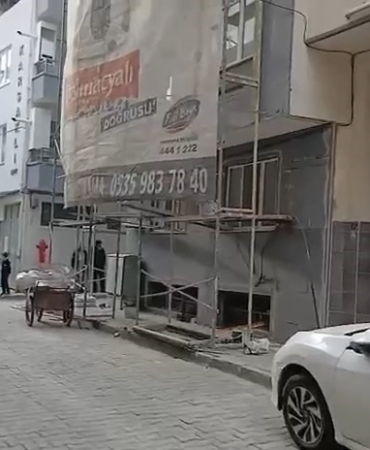 İskelenin 5. katından düşen genç işçi ağır yaralandı