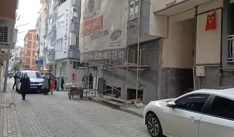 İskelenin 5. katından düşen genç işçi ağır yaralandı