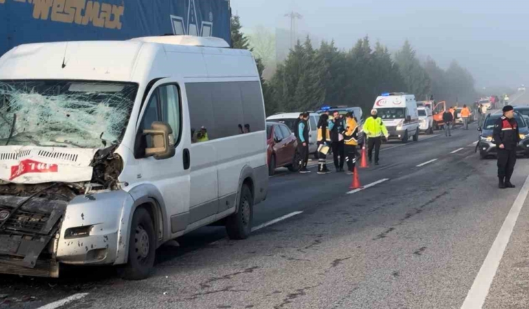 Edirne’de 10 araçlı zincirleme kaza: 5 yaralı