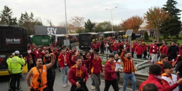 Galatasaray taraftarları derbi için stada geldi
