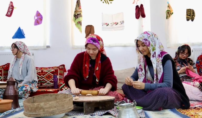 Bilecik’te öğrencilerden hayır çarşısı