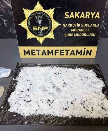 İstanbul’dan Zonguldak’a uyuşturucu sevk eden şahıslar Sakarya’da yakalandı