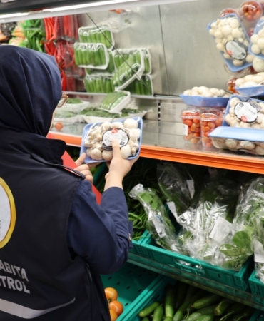 Kartepe’de marketlerde fahiş fiyat ve etiket denetimi yapıldı