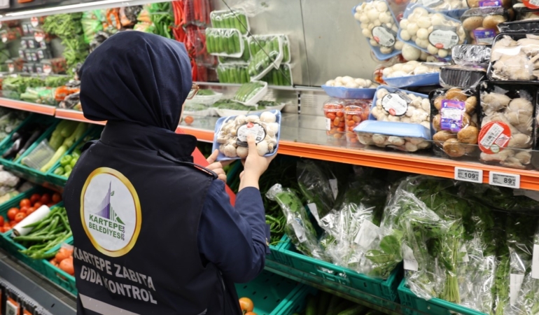 Kartepe’de marketlerde fahiş fiyat ve etiket denetimi yapıldı