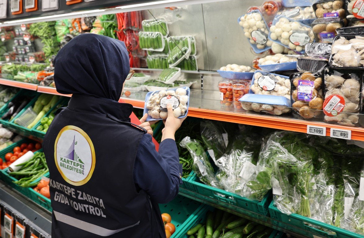 Kartepe’de marketlerde fahiş fiyat ve etiket denetimi yapıldı