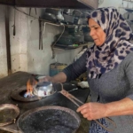 Kadın eliyle yarım asırlık kalaycılık