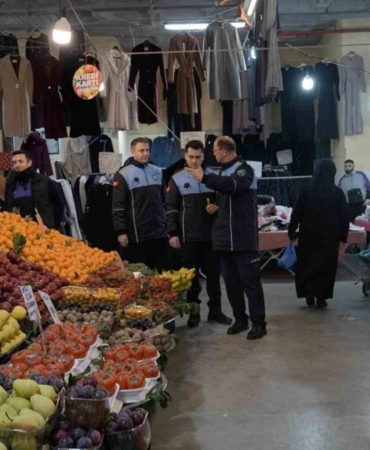 Sultangazi’de zabıta ekiplerinden pazarlarda denetim