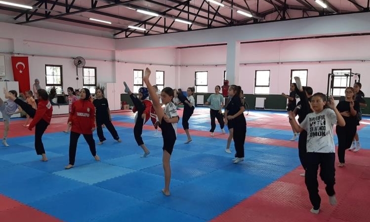 Bilecik’te taekwondo antrenmanları aralıksız sürüyor