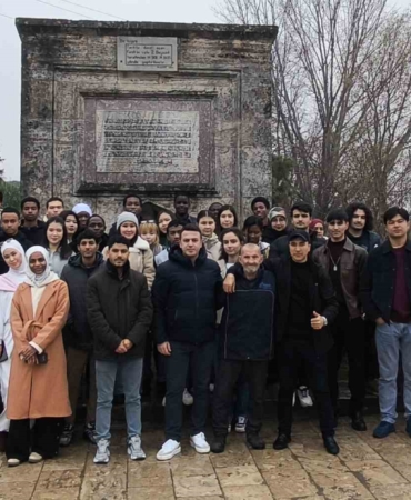 Üniversiteli öğrenciler tarihi ve doğal mekanları keşfetti