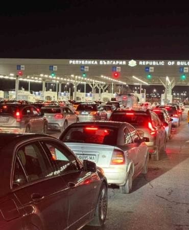 Yılbaşı alışverişini Edirne’de yapan Bulgaristan vatandaşları, dönüşte sınır kapılarında yoğunluk oluşturdu