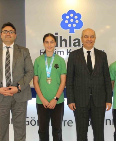 İhlas Koleji öğrencilerinden karatede çifte şampiyonluk