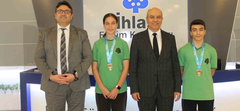 İhlas Koleji öğrencilerinden karatede çifte şampiyonluk