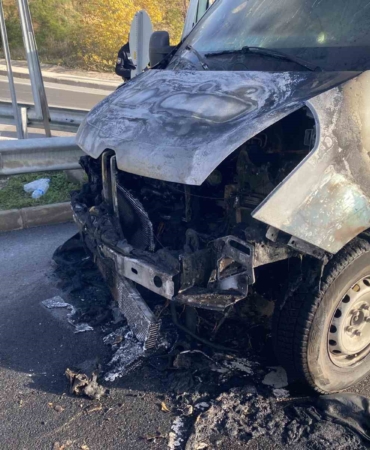 Bursa’da minibüs yangını: BUSKİ Ekipleri yangının büyümesini önledi